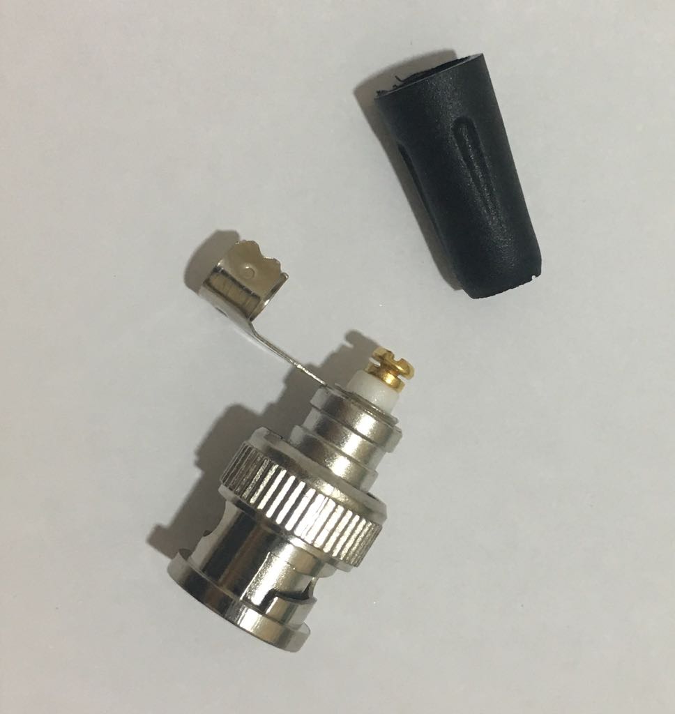 Conector BNC macho a cable coaxial