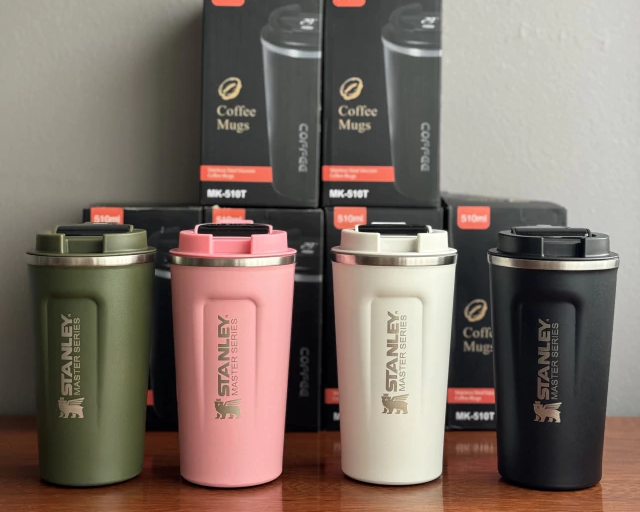 Vaso Termico con Pico y Termometro Led Stanley 510ml Negro